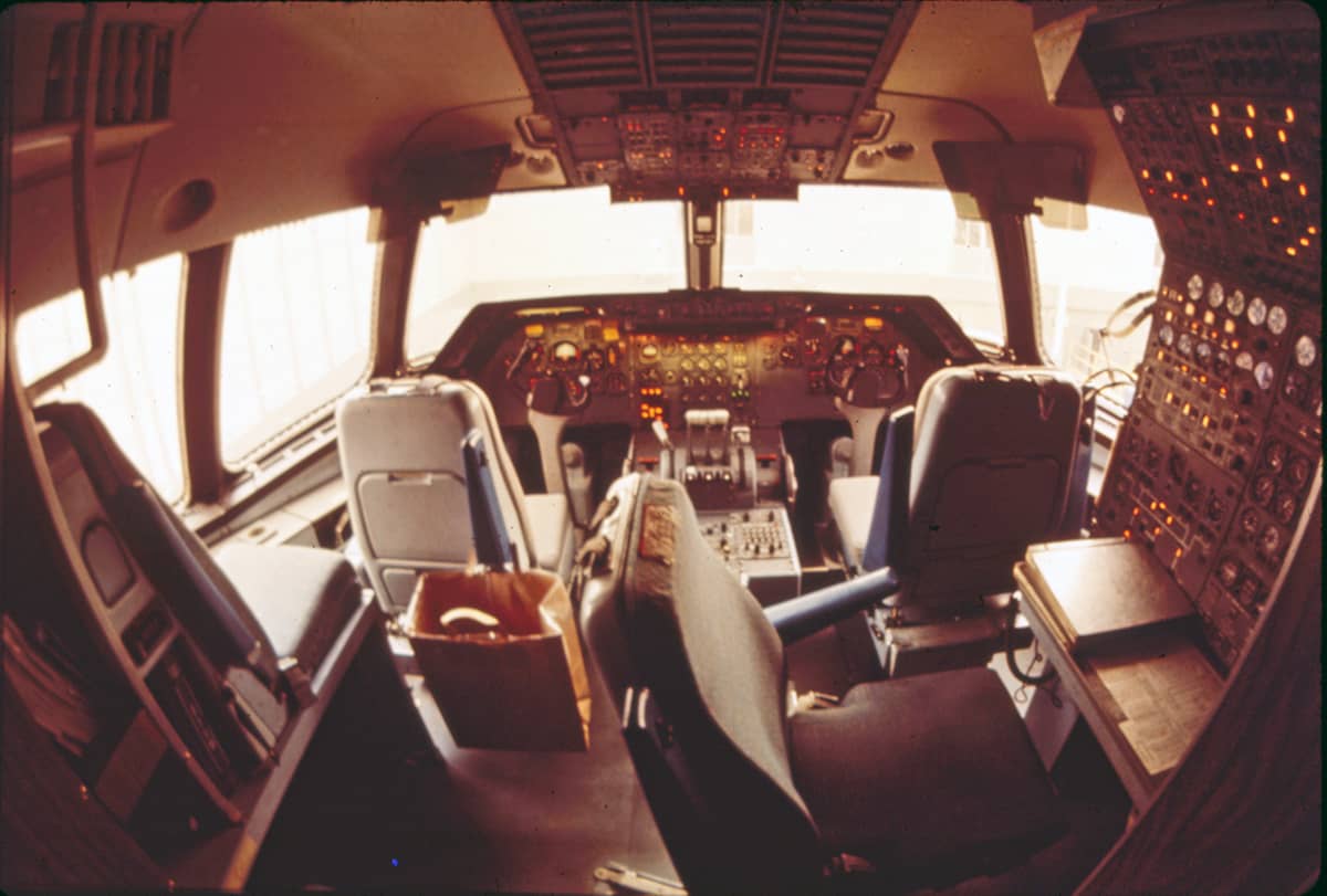 L-1011 cockpit