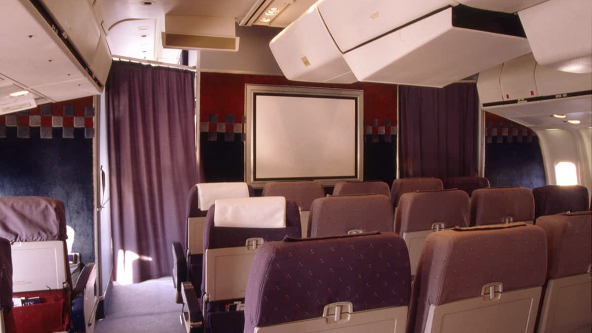 L-1011_intl_economy_1994