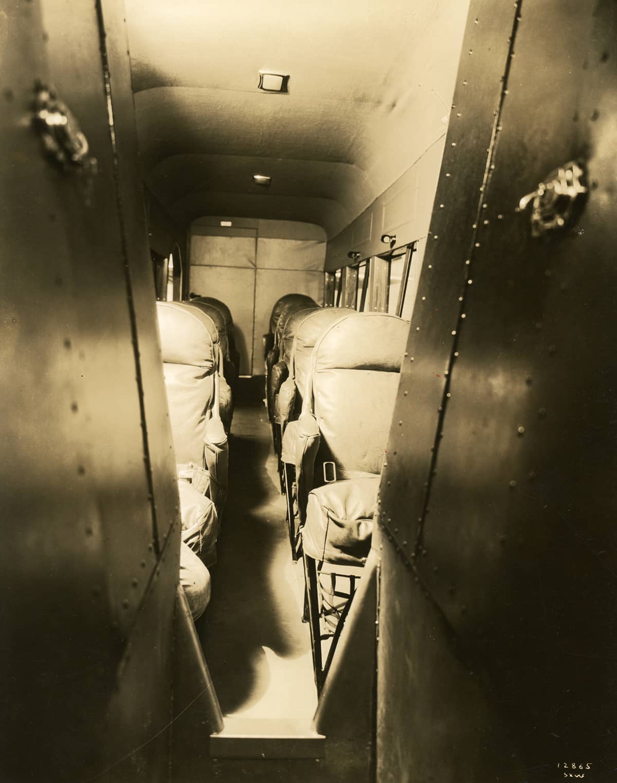 stinson-t-cabin-view-from-cockpit