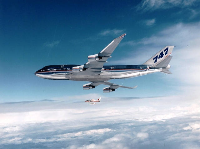 [閒聊] 達美的世界第一架747-400開放參觀