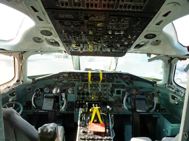DC-9 Ship 9880 cockpit