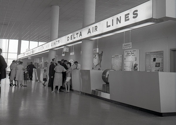Delta check in, Detroit, 1960