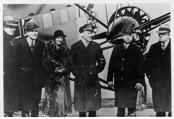 boston-maine_1933_amelia_earhart_with_executives_and_stinson_t