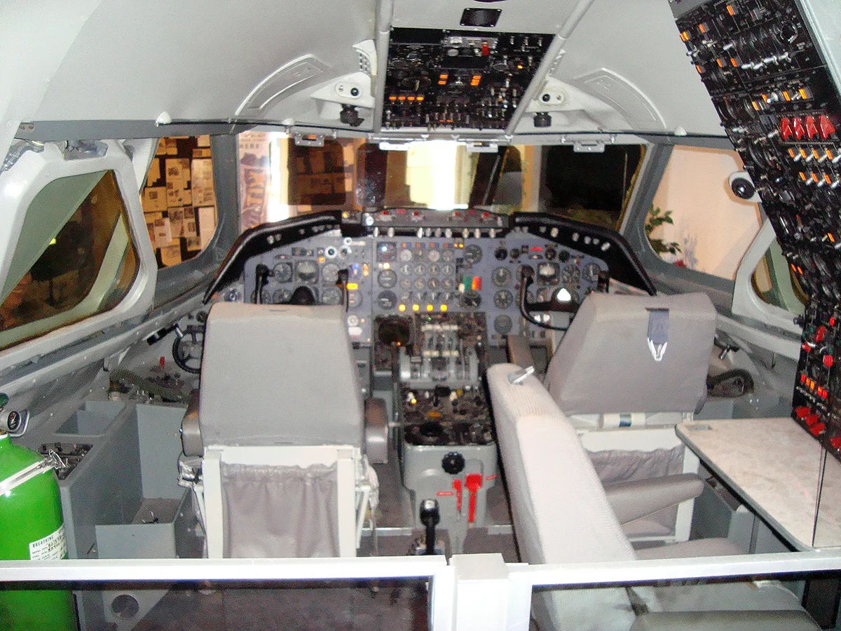 convair-880-cockpit-2018_
