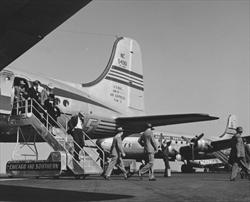 cs_DC-4_deplaning_1946