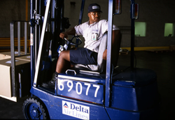 dl_cargo_driving_forklift_1996